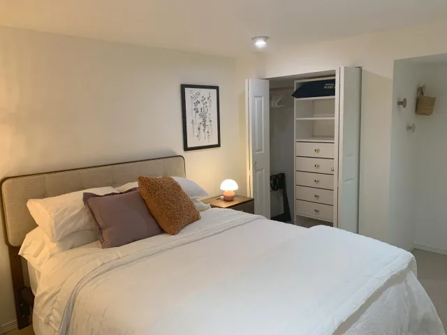 Charming – Garden-Level – In-Suite Laundry – Patio (Mount Pleasant, Van) Near MSJ, VGH, BCCH & SP